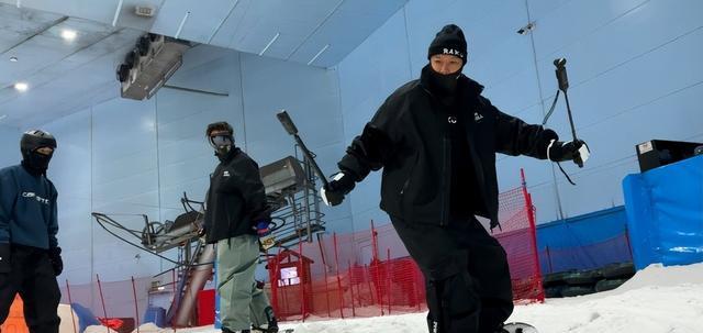 因曝光, 给儿子拍照, 为何谢霆锋 因曝光, 给儿子拍照, 为何谢霆锋