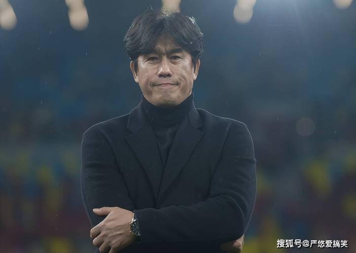 他的年薪是 他的年薪是